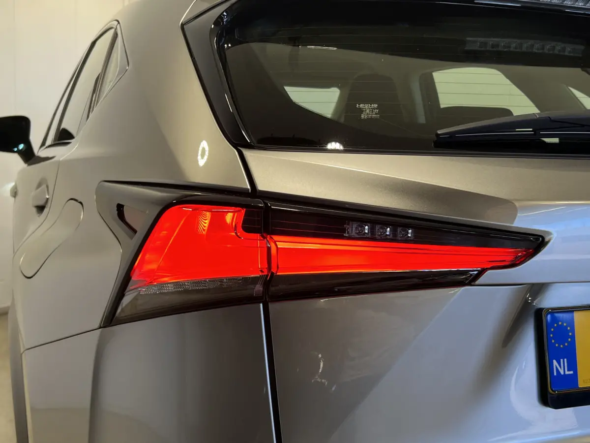 300h Comfort line | Navigatie/Android/Apple Carplay | LM Velgen 18" | Achteruitrijcamera | Cruise Control Adaptive | Airco |