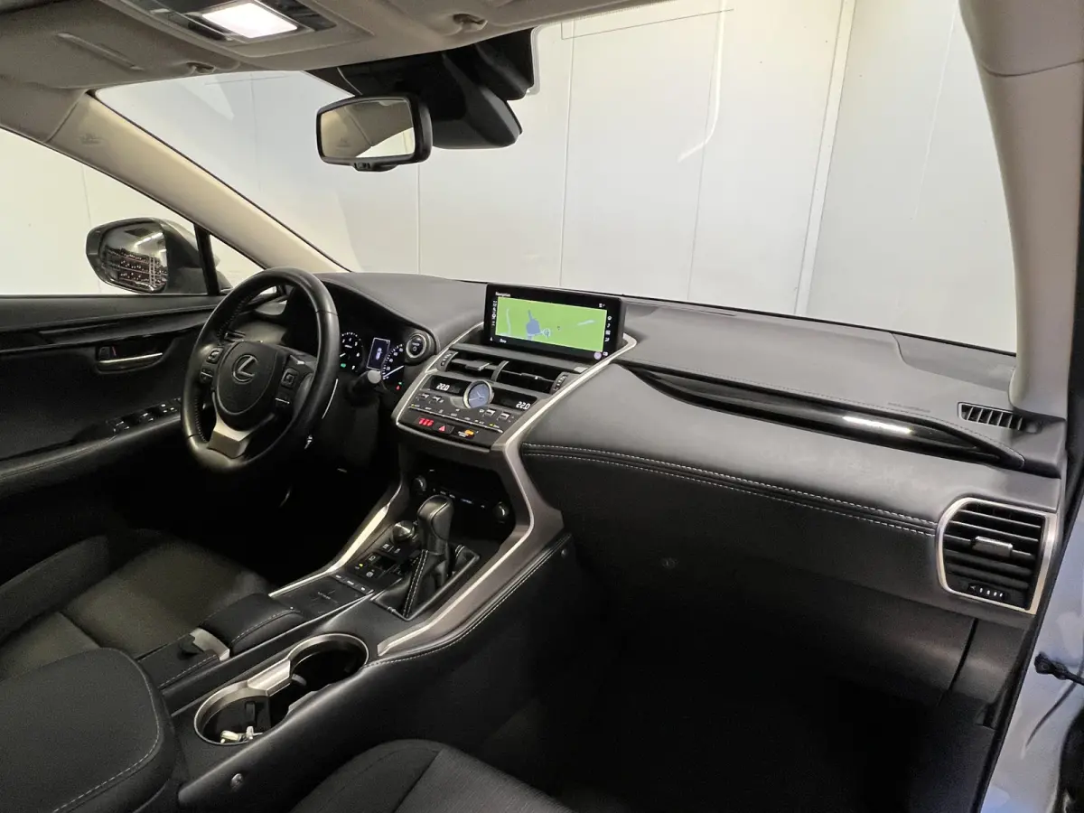 300h Comfort line | Navigatie/Android/Apple Carplay | LM Velgen 18" | Achteruitrijcamera | Cruise Control Adaptive | Airco |
