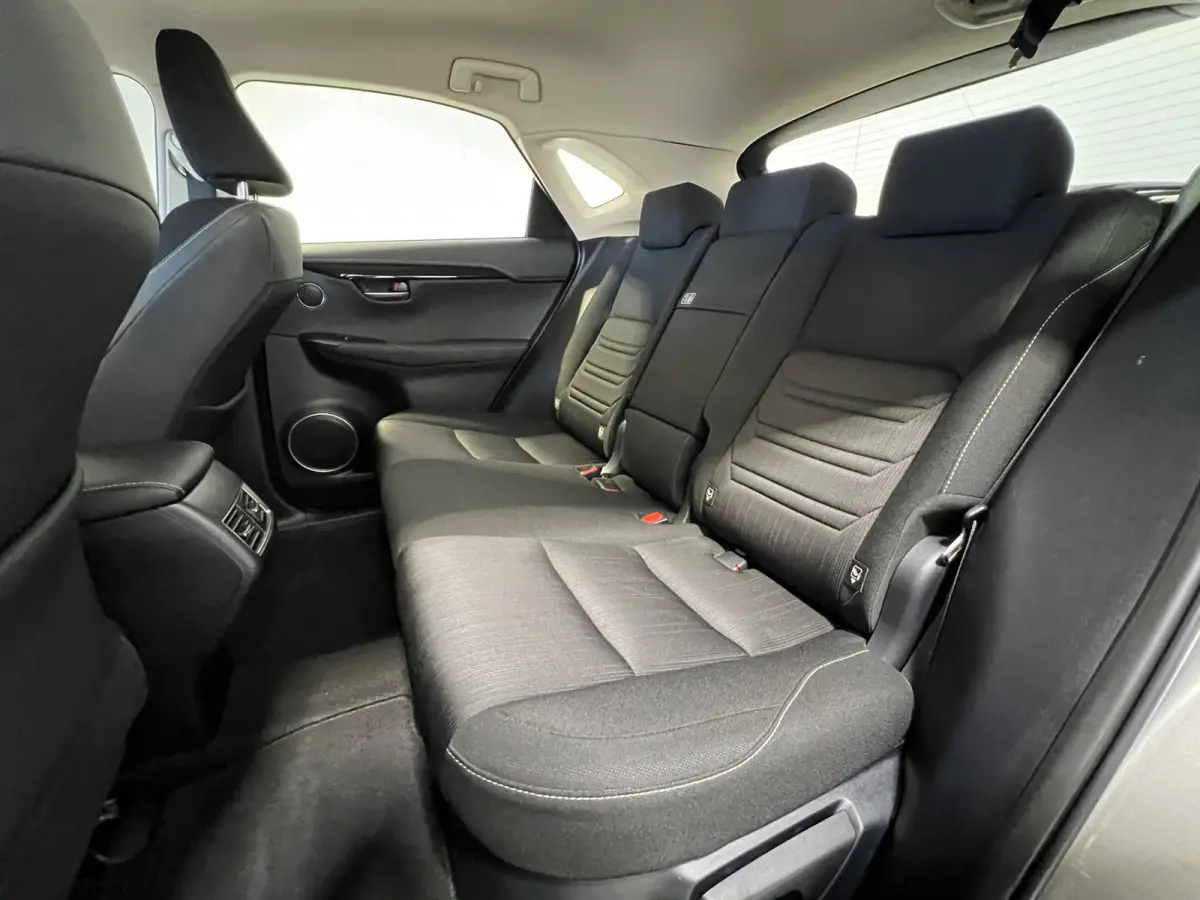 300h Comfort line | Navigatie/Android/Apple Carplay | LM Velgen 18" | Achteruitrijcamera | Cruise Control Adaptive | Airco |