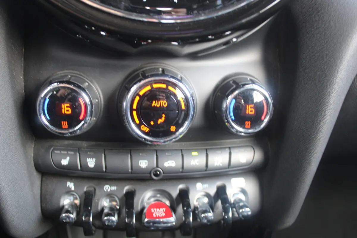 1.5 Rockingham GT Edition Stuur - en stoelverwarming l Head-up display l Lendesteun verstelbaar l Premium pakket l Keyless entry VDL auto