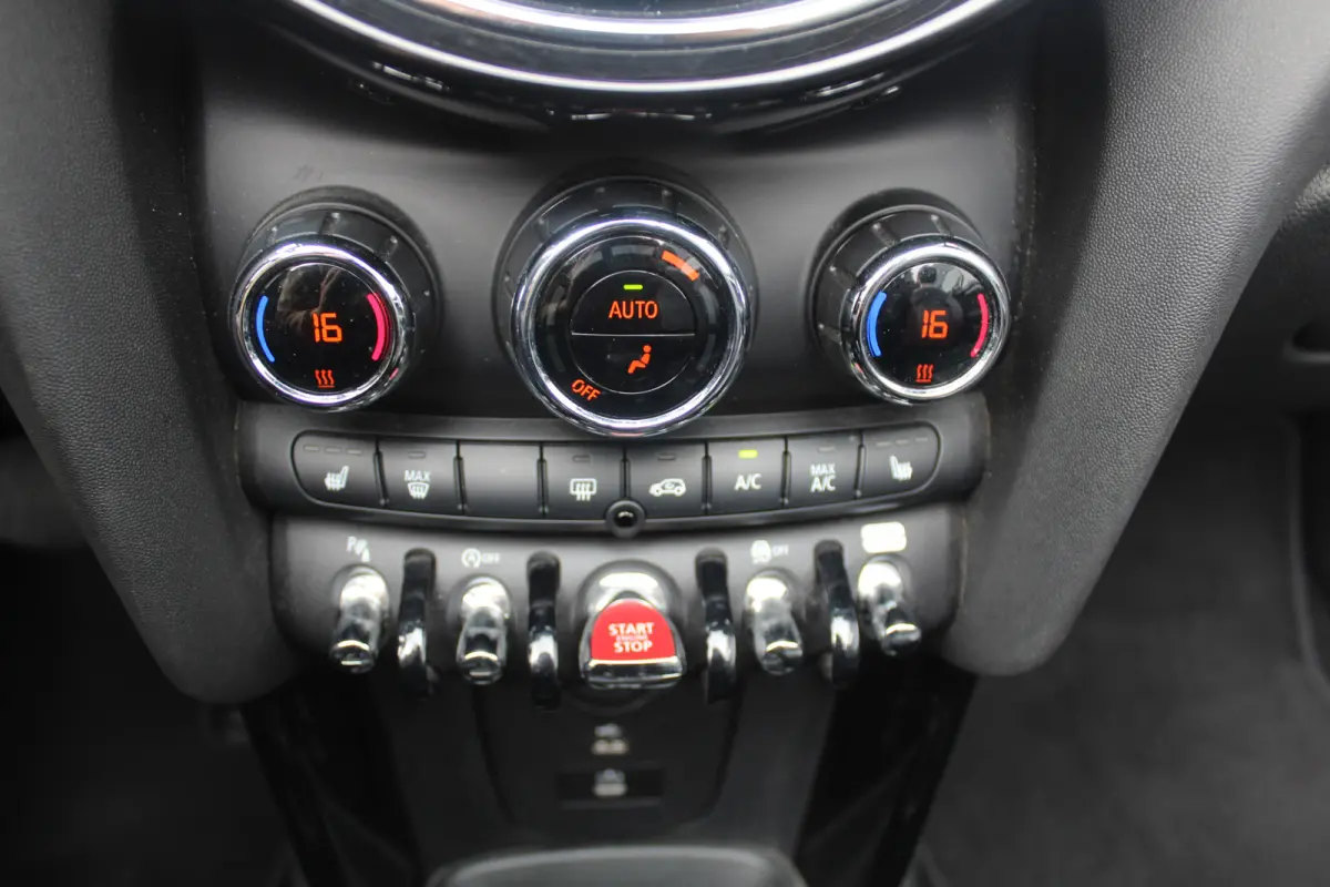 1.5 Rockingham GT Edition Stuur - en stoelverwarming l Head-up display l Lendesteun verstelbaar l Premium pakket l Keyless entry VDL auto