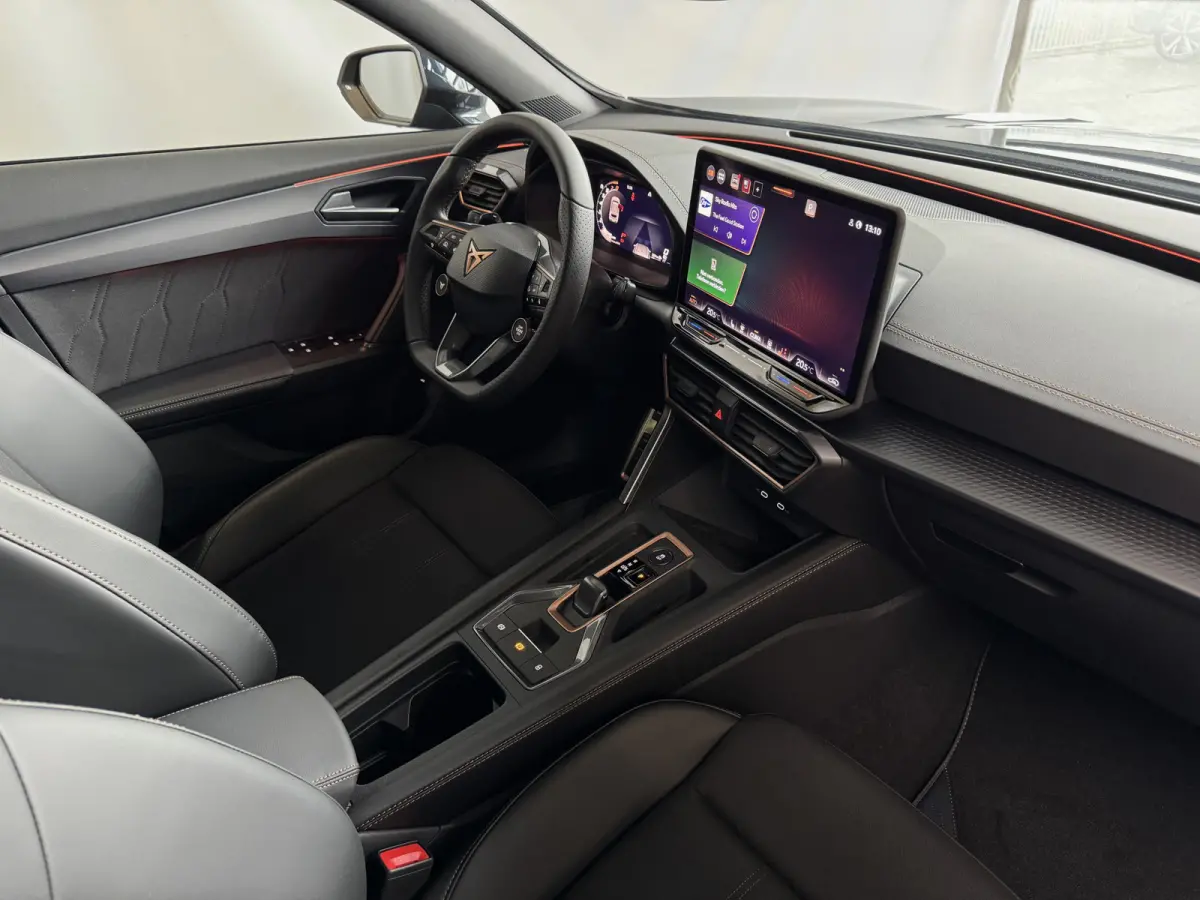 1.5 TSI 150 PK BENZINE CAMERA STOEL/STUUR ELEK.KLEP VERW. LED LEER CARPLAY ZWARTE.HEMEL