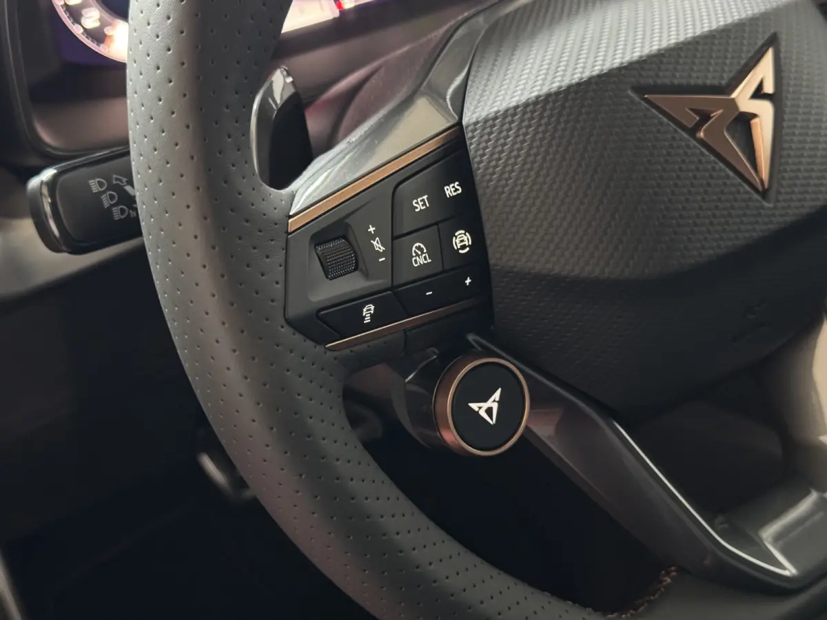 1.5 TSI 150 PK BENZINE CAMERA STOEL/STUUR ELEK.KLEP VERW. LED LEER CARPLAY ZWARTE.HEMEL