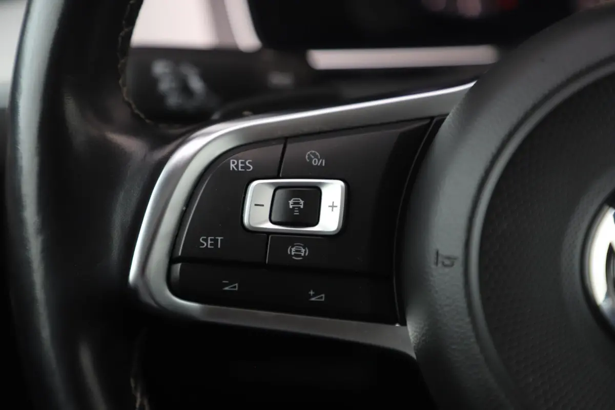 1.5 TSI Business R 150PK DSG Automaat Virtual Panoramadak Keyless Navigatie Adaptive Cruise Lane Assist Full LED PDC Carplay Android Bluetooth Stoelverwarming