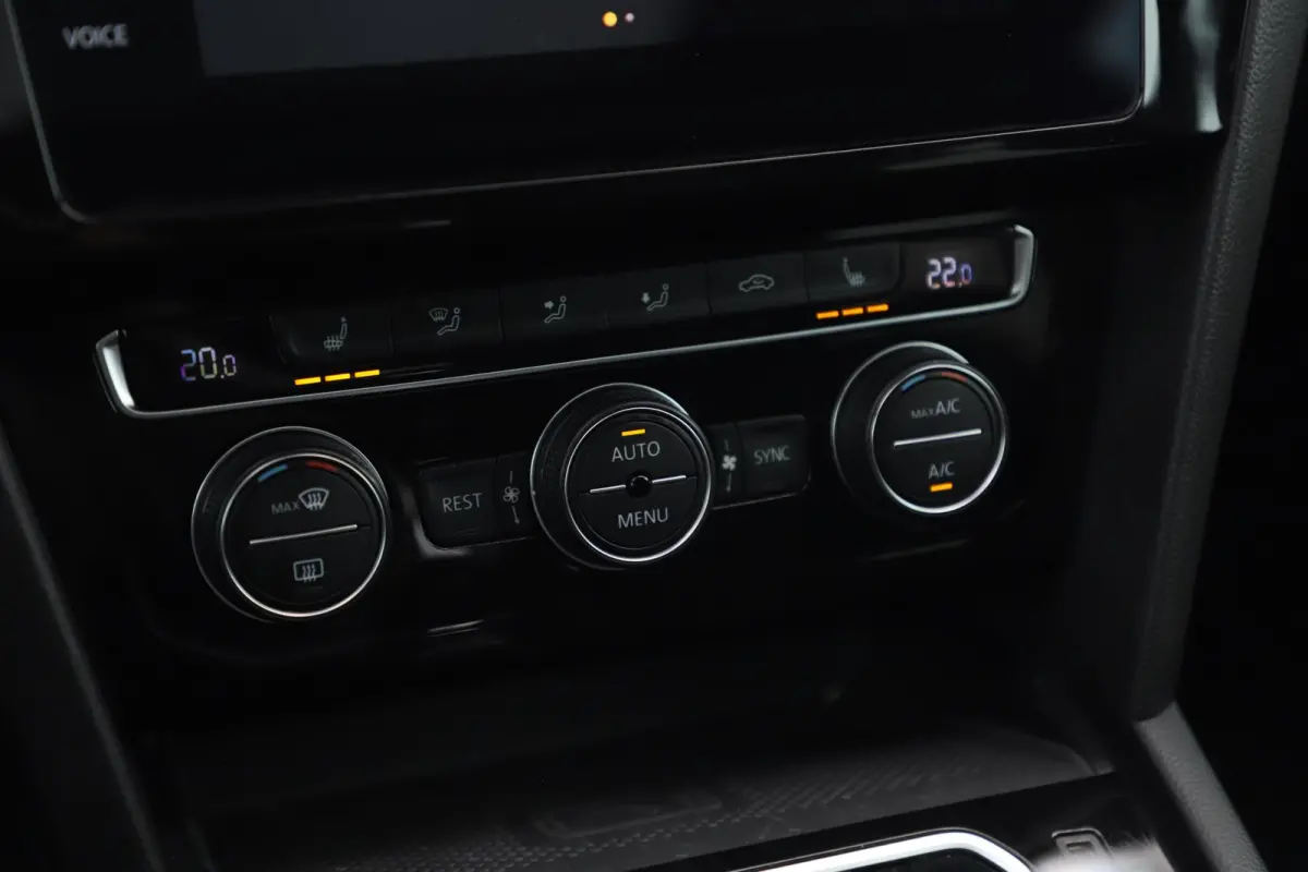 1.5 TSI Business R 150PK DSG Automaat Virtual Panoramadak Keyless Navigatie Adaptive Cruise Lane Assist Full LED PDC Carplay Android Bluetooth Stoelverwarming
