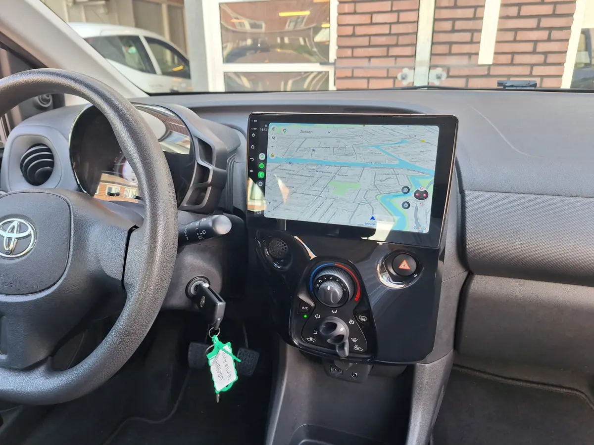 1.0 VVT-i X-Fun 5Drs /Navi/Apple/Android/Airco/Led/Garantie