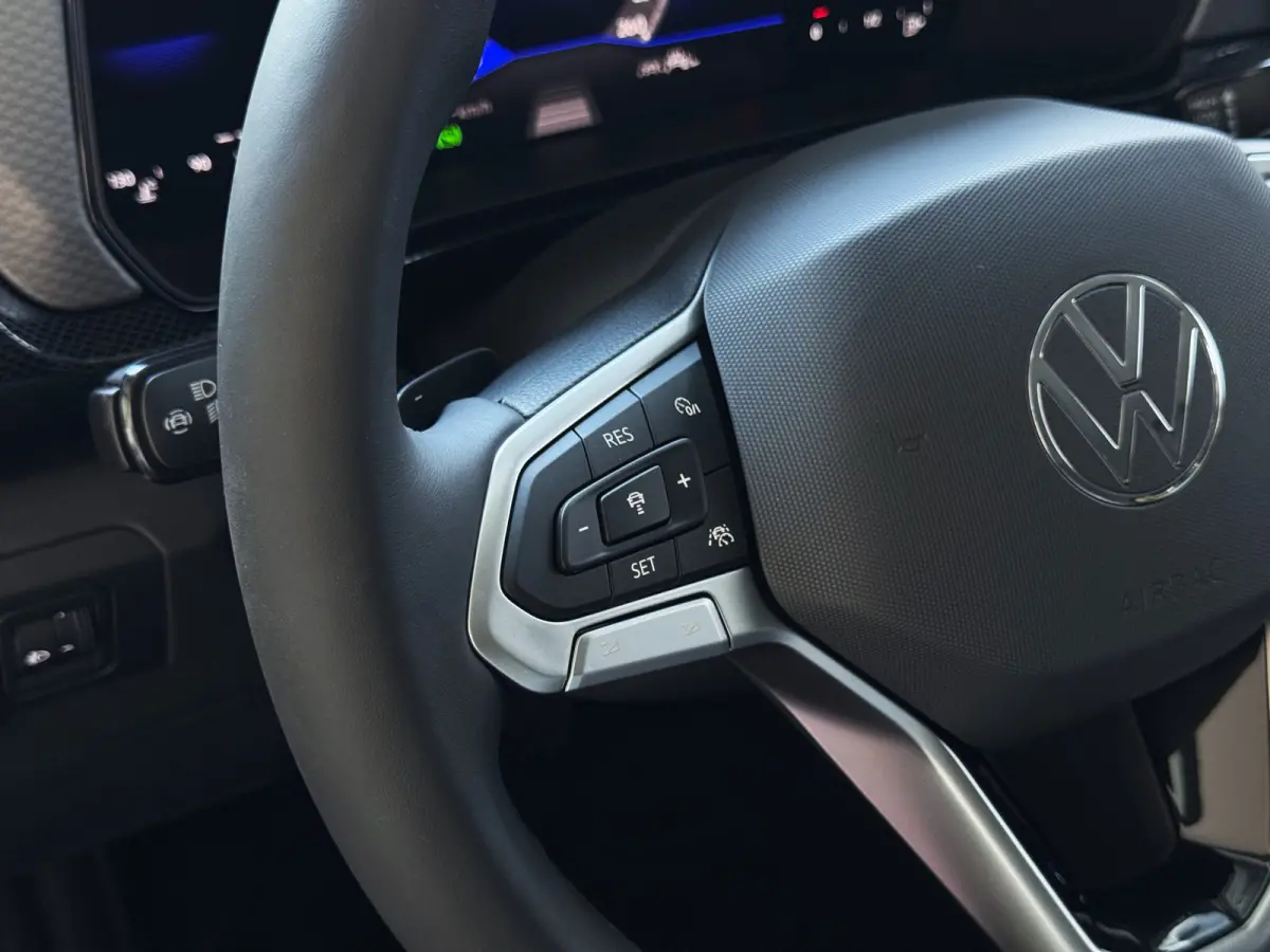 ✅ NIEUWE AUTO✅TSI 17''LMV DODE HOEK TREKHAAK CAMERA VIR.COCKPIT STOELVERW. ADAP.CRUISE LMV CARPLAY 2025 ✅ Top Auto's Wijchen , 30 Jaar Specialist in Volkswagen  : Alle Type's : R-Line 