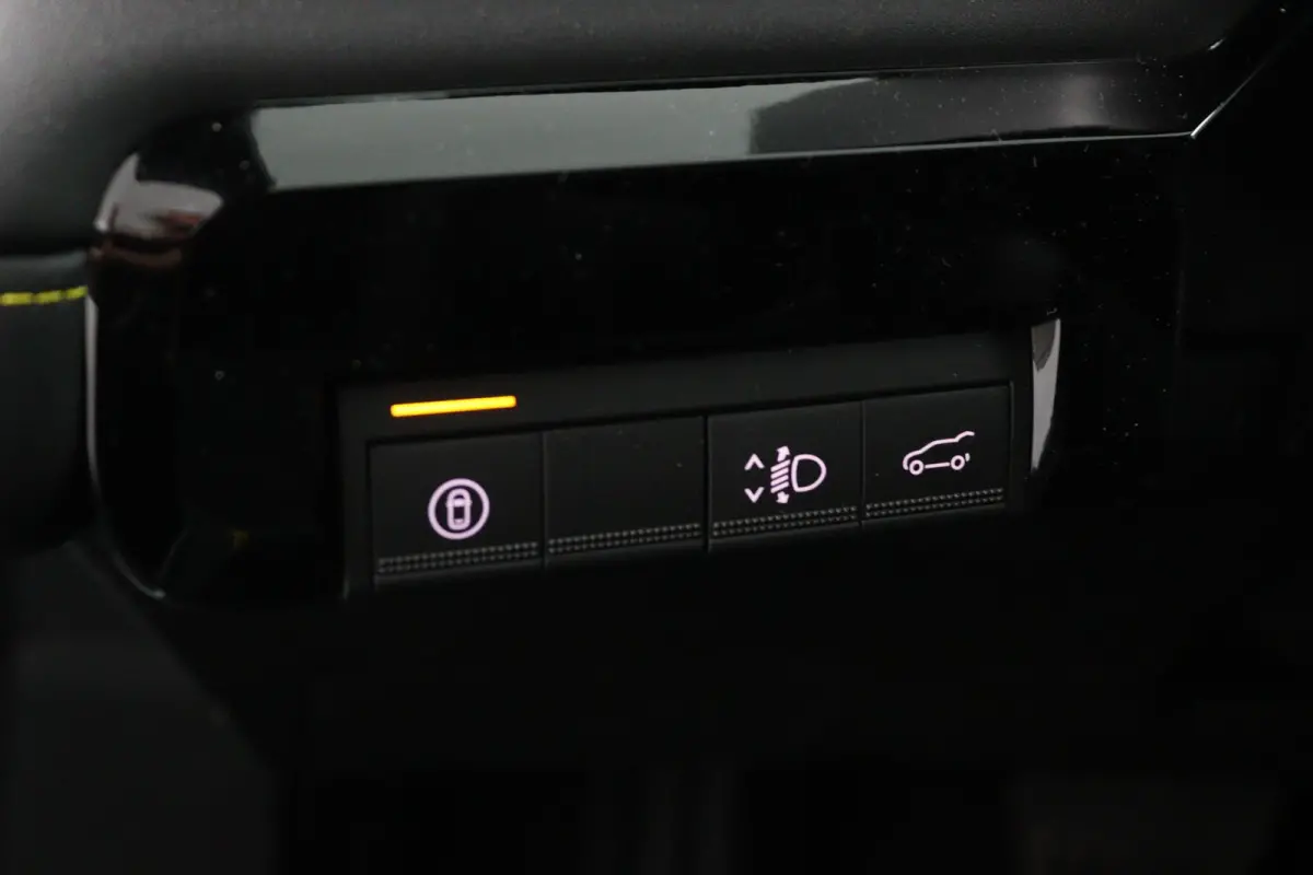 iconic 150 pk comfort range | Warmtepomp | Adaptive Cruise Control | Elektrische achterklep | Climate Control | Achteruitrijcamera | Parkeersensoren voor & achter | Stoelverwarming | Stuurve