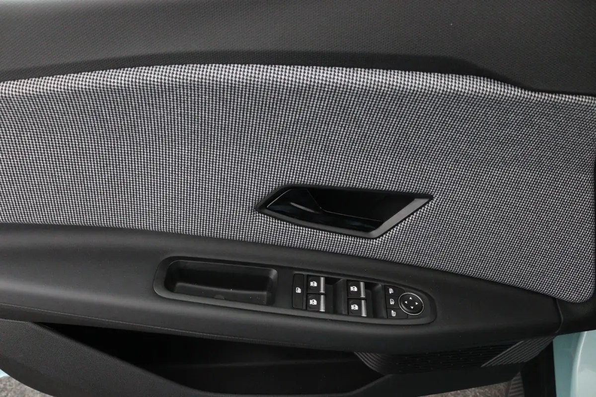 iconic 150 pk comfort range | Warmtepomp | Adaptive Cruise Control | Elektrische achterklep | Climate Control | Achteruitrijcamera | Parkeersensoren voor & achter | Stoelverwarming | Stuurve