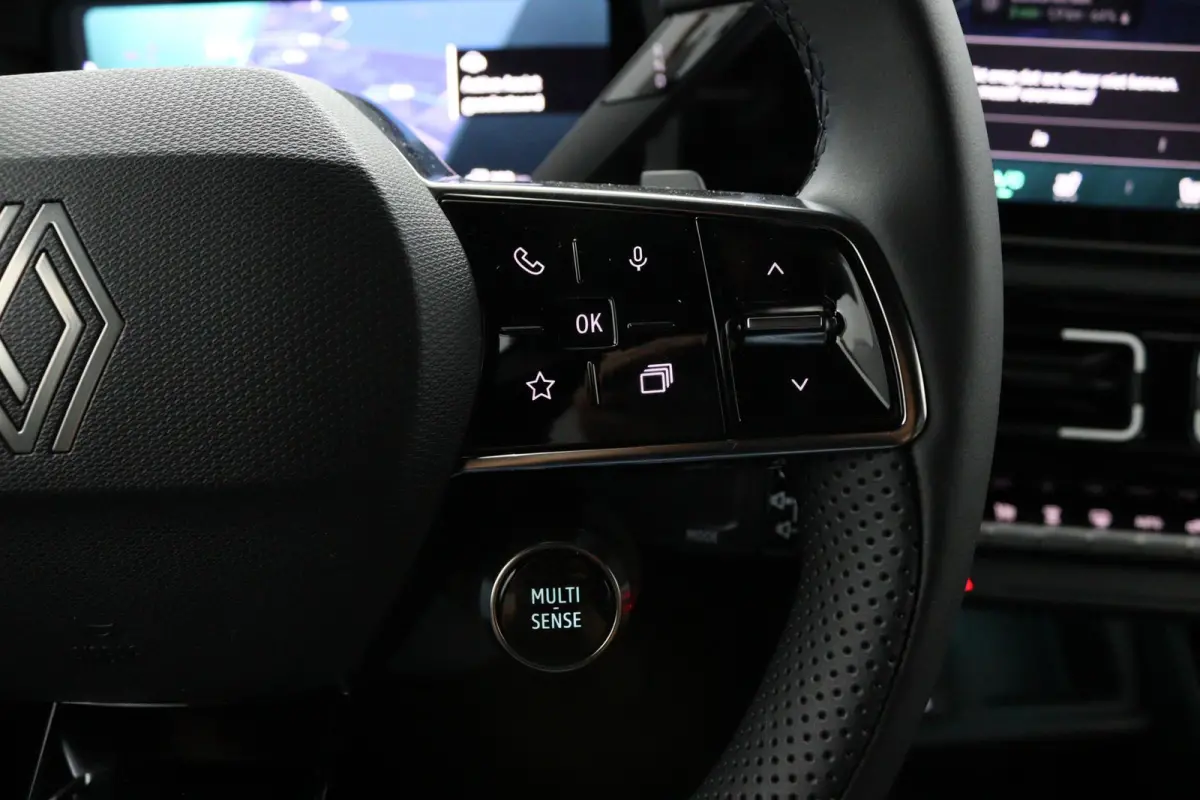 iconic 150 pk comfort range | Warmtepomp | Adaptive Cruise Control | Elektrische achterklep | Climate Control | Achteruitrijcamera | Parkeersensoren voor & achter | Stoelverwarming | Stuurve