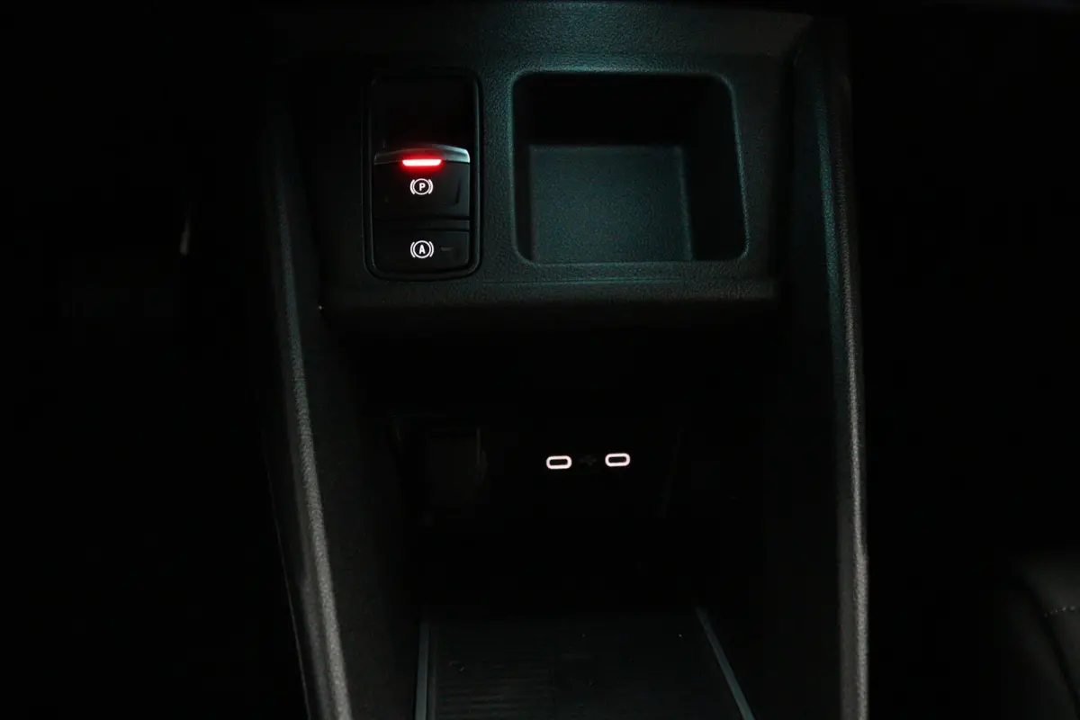 iconic 150 pk comfort range | Warmtepomp | Adaptive Cruise Control | Elektrische achterklep | Climate Control | Achteruitrijcamera | Parkeersensoren voor & achter | Stoelverwarming | Stuurve