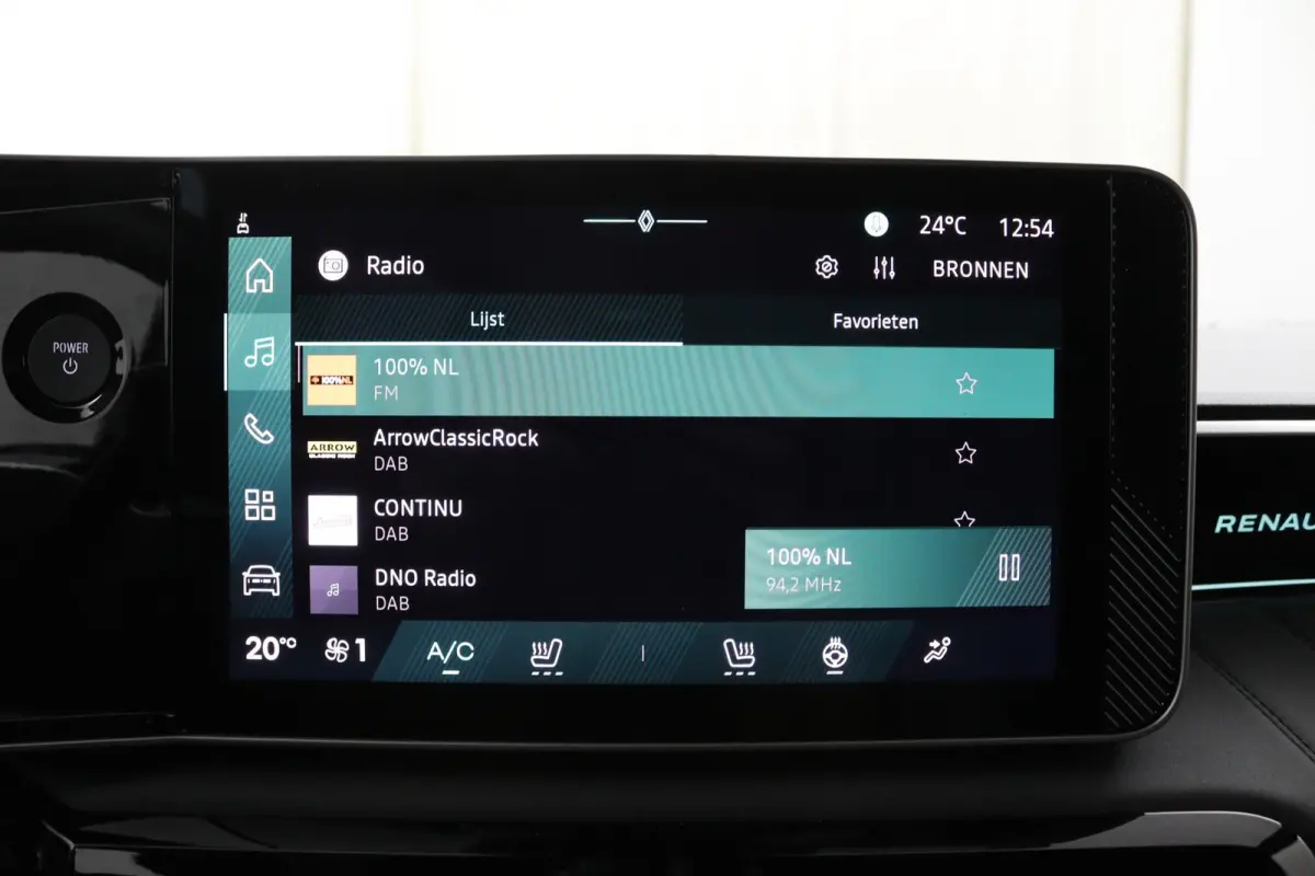 iconic 150 pk comfort range | Warmtepomp | Adaptive Cruise Control | Elektrische achterklep | Climate Control | Achteruitrijcamera | Parkeersensoren voor & achter | Stoelverwarming | Stuurve