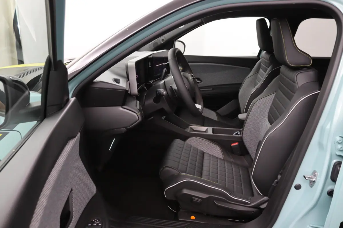iconic 150 pk comfort range | Warmtepomp | Adaptive Cruise Control | Elektrische achterklep | Climate Control | Achteruitrijcamera | Parkeersensoren voor & achter | Stoelverwarming | Stuurve