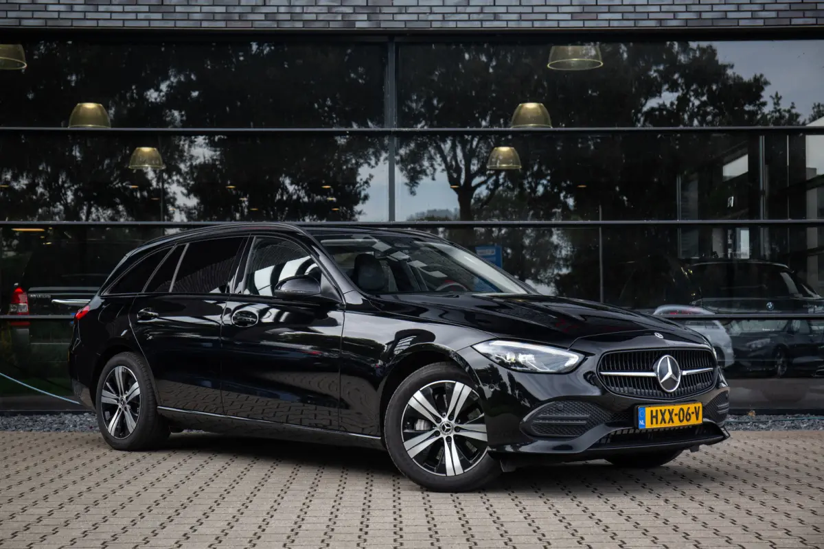 300 e Luxury Line , Adap. Cruise, Trekhaak, Night-pakket, Sfeerverlichting