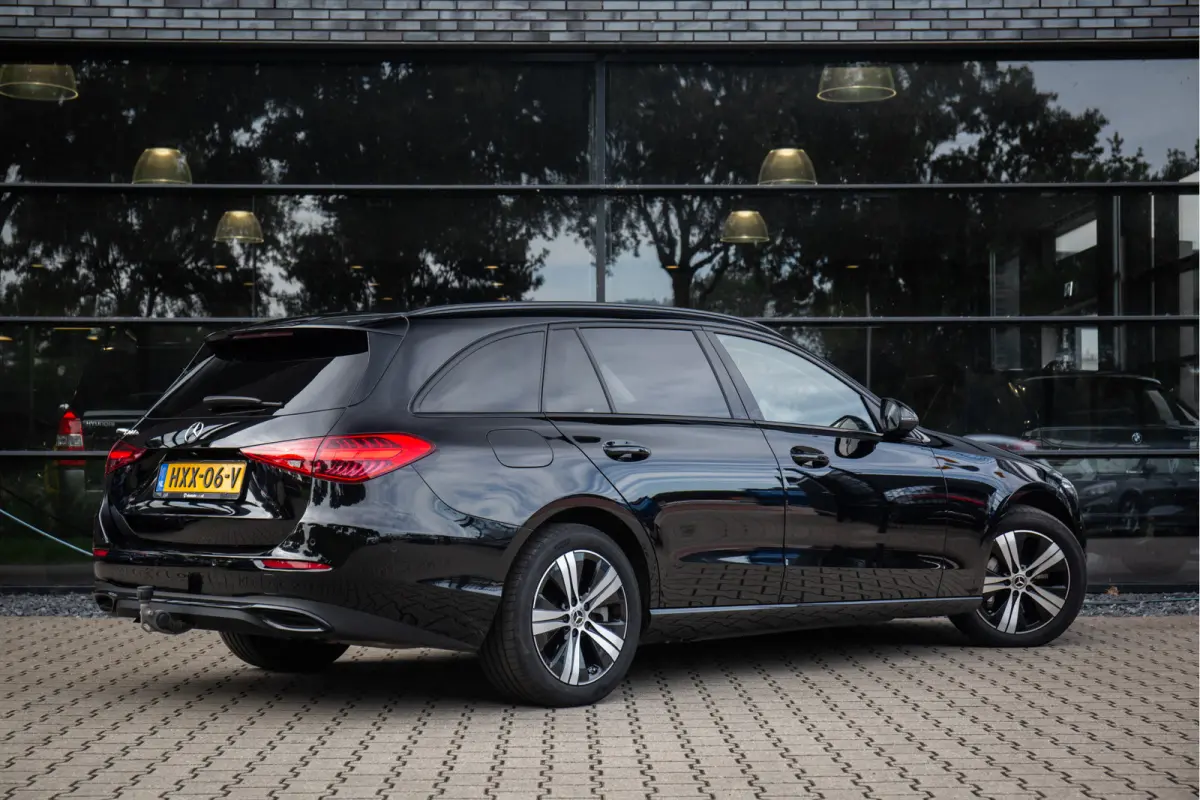 300 e Luxury Line , Adap. Cruise, Trekhaak, Night-pakket, Sfeerverlichting
