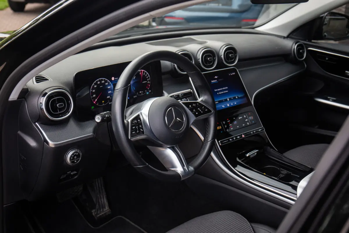 300 e Luxury Line , Adap. Cruise, Trekhaak, Night-pakket, Sfeerverlichting