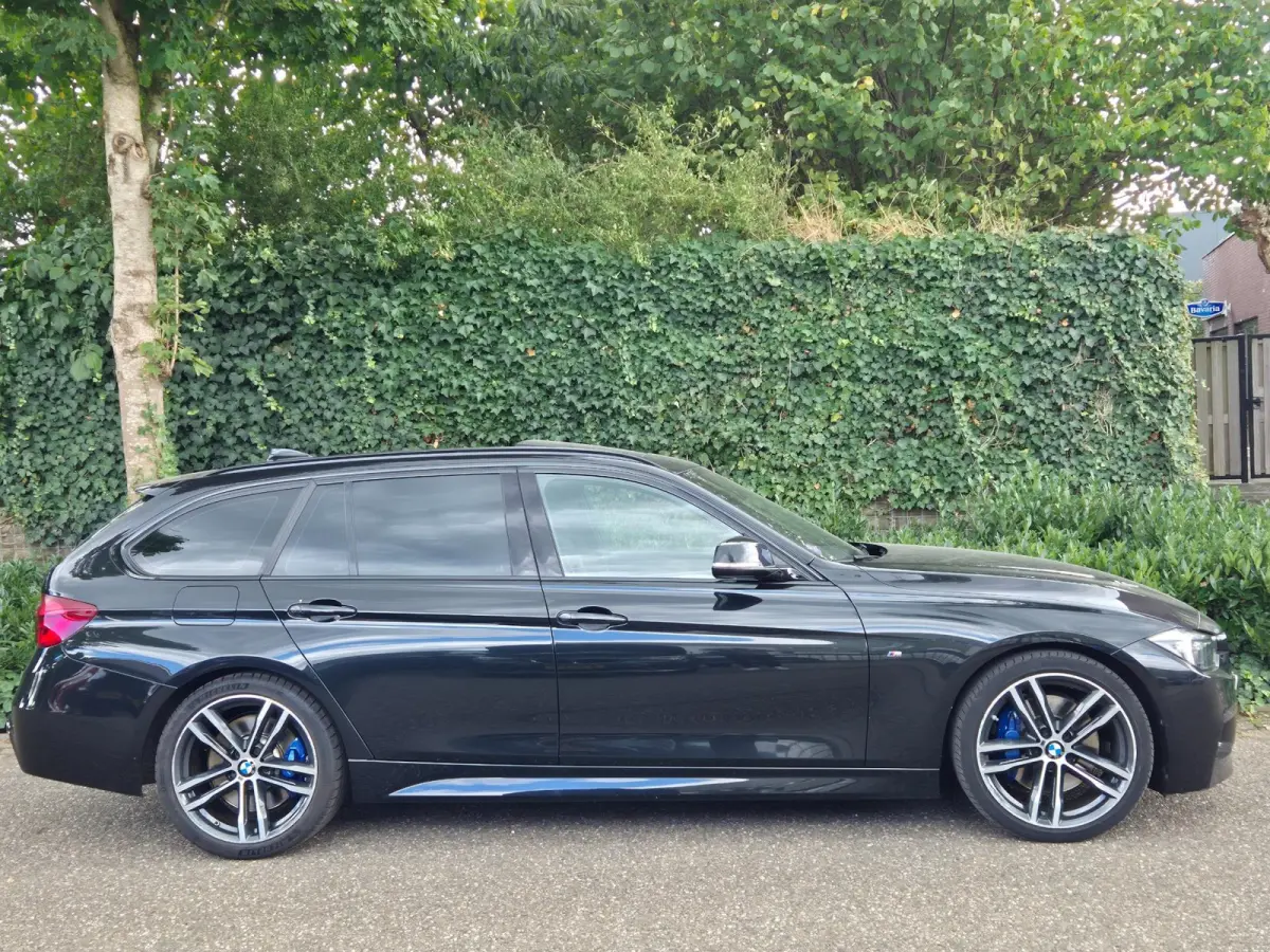 320i M Sport Edition Panorama Apple CarPlay Camera Head UP Hifi 19inch NAP NL