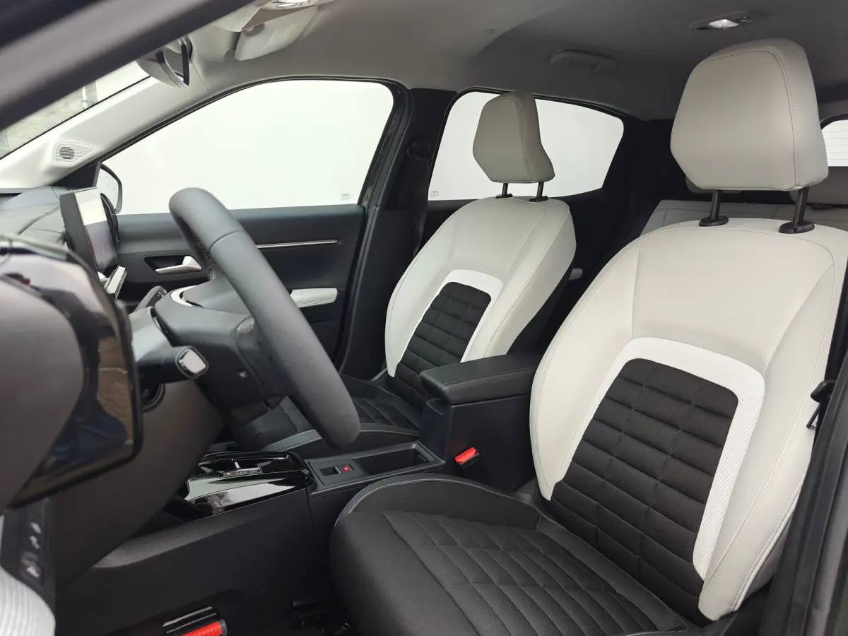 Max 113pk 44 kWh | 3-Fase | Navigatie | Camera | Climate Control | Cruise Control | Achterbank in delen neerklapbaar | Achteruitrijcamera | Afwijkende dakkleur