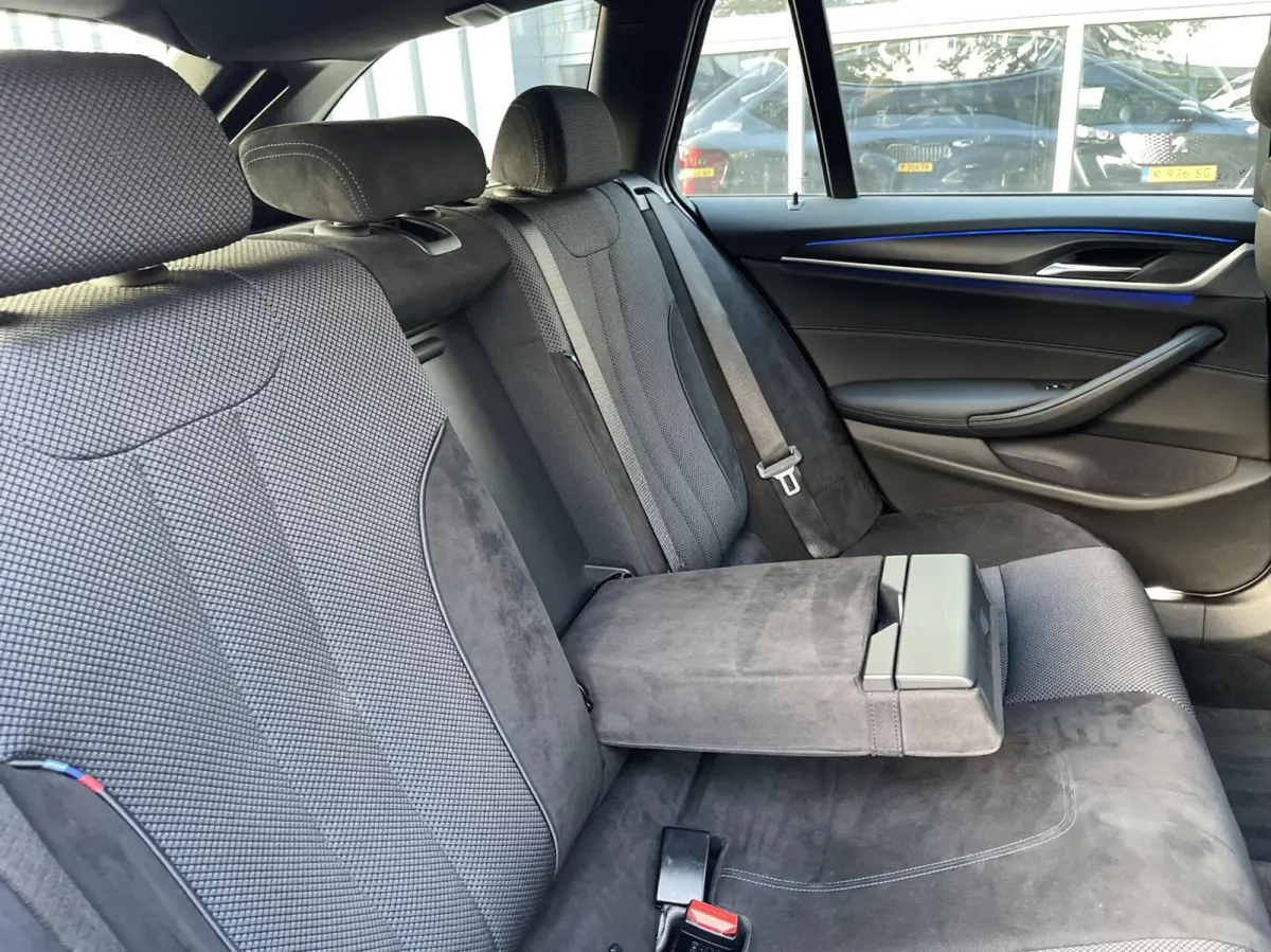 530D LCI M-Pakket CARPLAY|TREKHAAK|CAMERA|LED KOPLAMPEN|M SPORT INTERIEUR|SFEERVERLICHTING|STOELVERWARMING