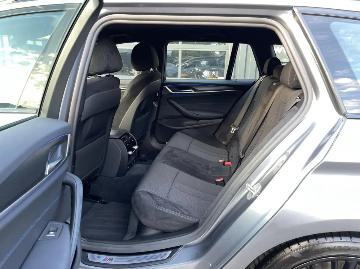 530D LCI M-Pakket CARPLAY|TREKHAAK|CAMERA|LED KOPLAMPEN|M SPORT INTERIEUR|SFEERVERLICHTING|STOELVERWARMING