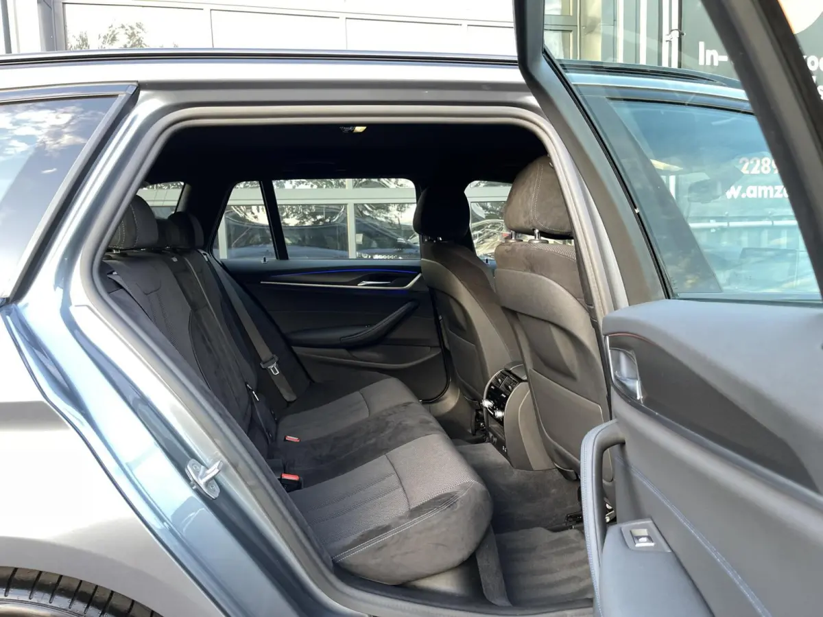 530D LCI M-Pakket CARPLAY|TREKHAAK|CAMERA|LED KOPLAMPEN|M SPORT INTERIEUR|SFEERVERLICHTING|STOELVERWARMING