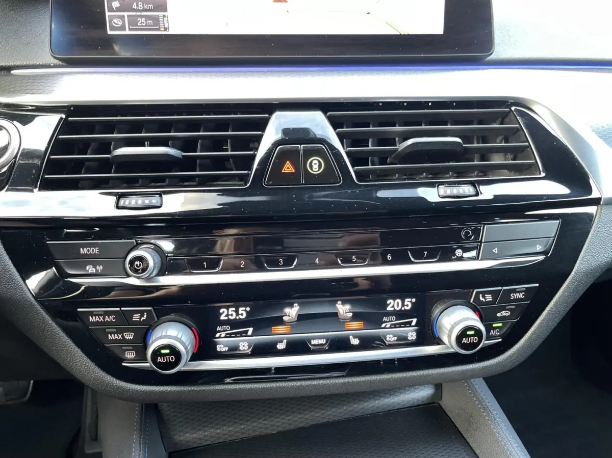 530D LCI M-Pakket CARPLAY|TREKHAAK|CAMERA|LED KOPLAMPEN|M SPORT INTERIEUR|SFEERVERLICHTING|STOELVERWARMING