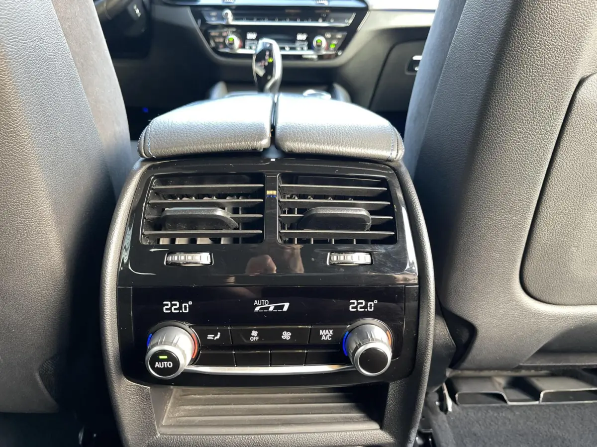530D LCI M-Pakket CARPLAY|TREKHAAK|CAMERA|LED KOPLAMPEN|M SPORT INTERIEUR|SFEERVERLICHTING|STOELVERWARMING