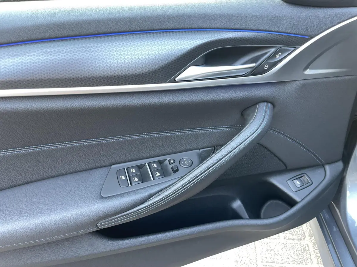 530D LCI M-Pakket CARPLAY|TREKHAAK|CAMERA|LED KOPLAMPEN|M SPORT INTERIEUR|SFEERVERLICHTING|STOELVERWARMING