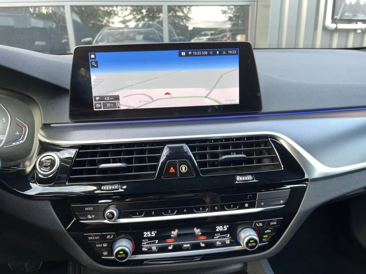 530D LCI M-Pakket CARPLAY|TREKHAAK|CAMERA|LED KOPLAMPEN|M SPORT INTERIEUR|SFEERVERLICHTING|STOELVERWARMING
