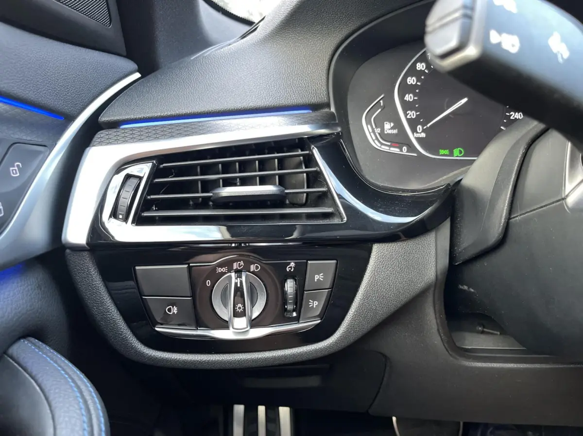 530D LCI M-Pakket CARPLAY|TREKHAAK|CAMERA|LED KOPLAMPEN|M SPORT INTERIEUR|SFEERVERLICHTING|STOELVERWARMING