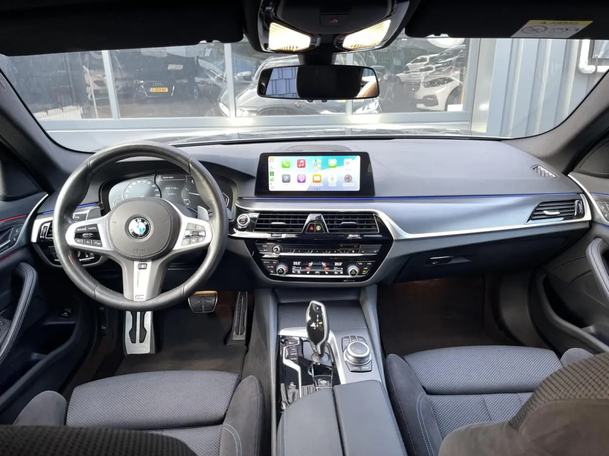 530D LCI M-Pakket CARPLAY|TREKHAAK|CAMERA|LED KOPLAMPEN|M SPORT INTERIEUR|SFEERVERLICHTING|STOELVERWARMING