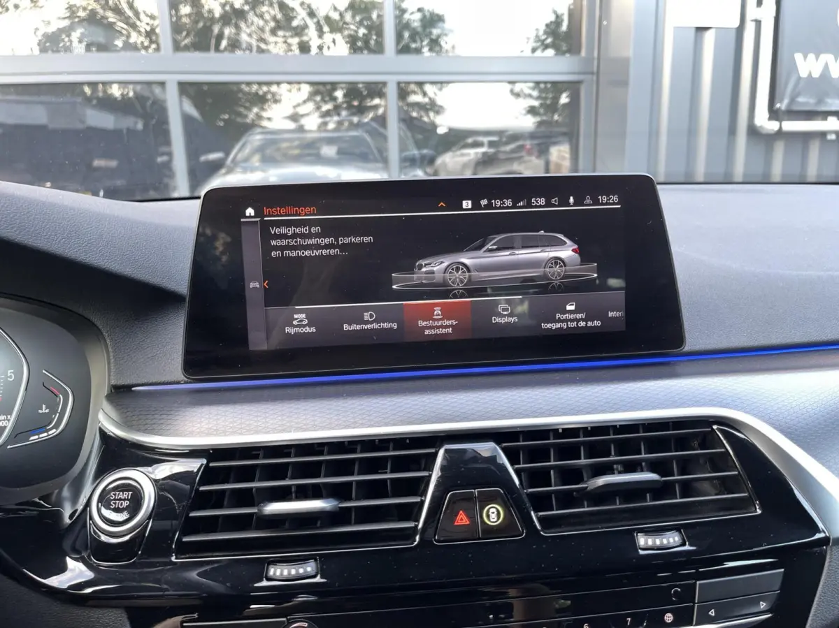 530D LCI M-Pakket CARPLAY|TREKHAAK|CAMERA|LED KOPLAMPEN|M SPORT INTERIEUR|SFEERVERLICHTING|STOELVERWARMING