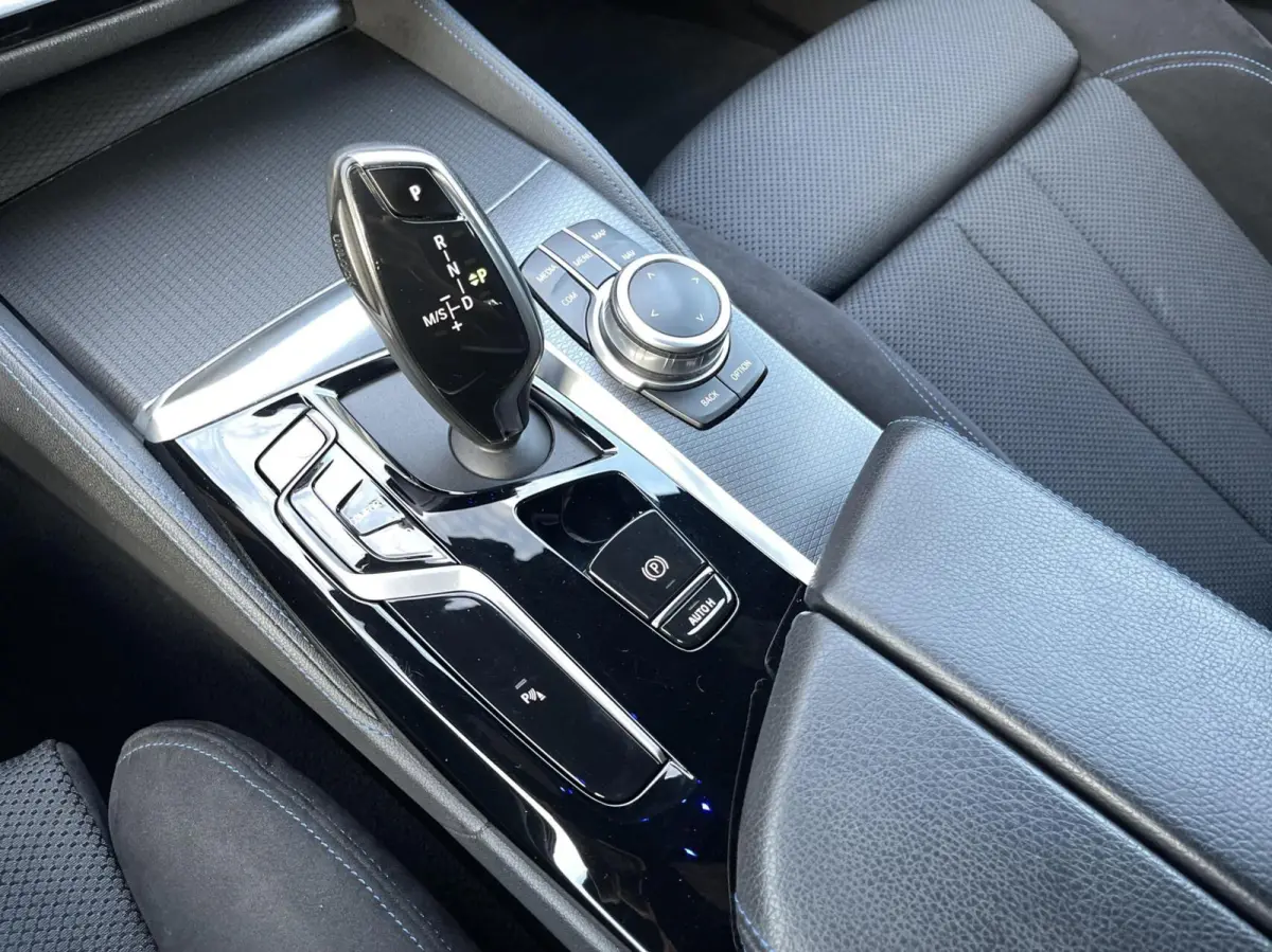 530D LCI M-Pakket CARPLAY|TREKHAAK|CAMERA|LED KOPLAMPEN|M SPORT INTERIEUR|SFEERVERLICHTING|STOELVERWARMING