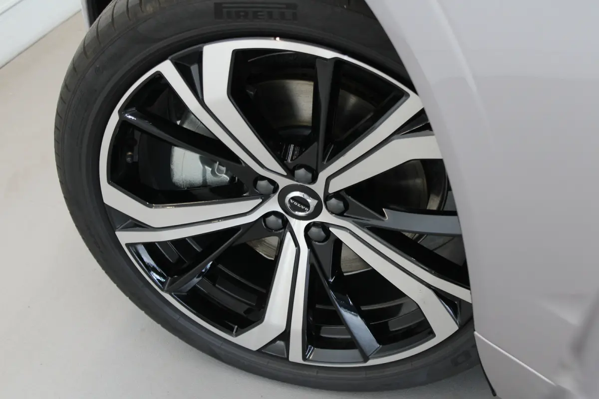 T6 350PK Plus Dark | 21'' Velgen | 360° Camera | Getint Glas | Verwarmbare voorruit | Adap Cruise | HK audio | Memory