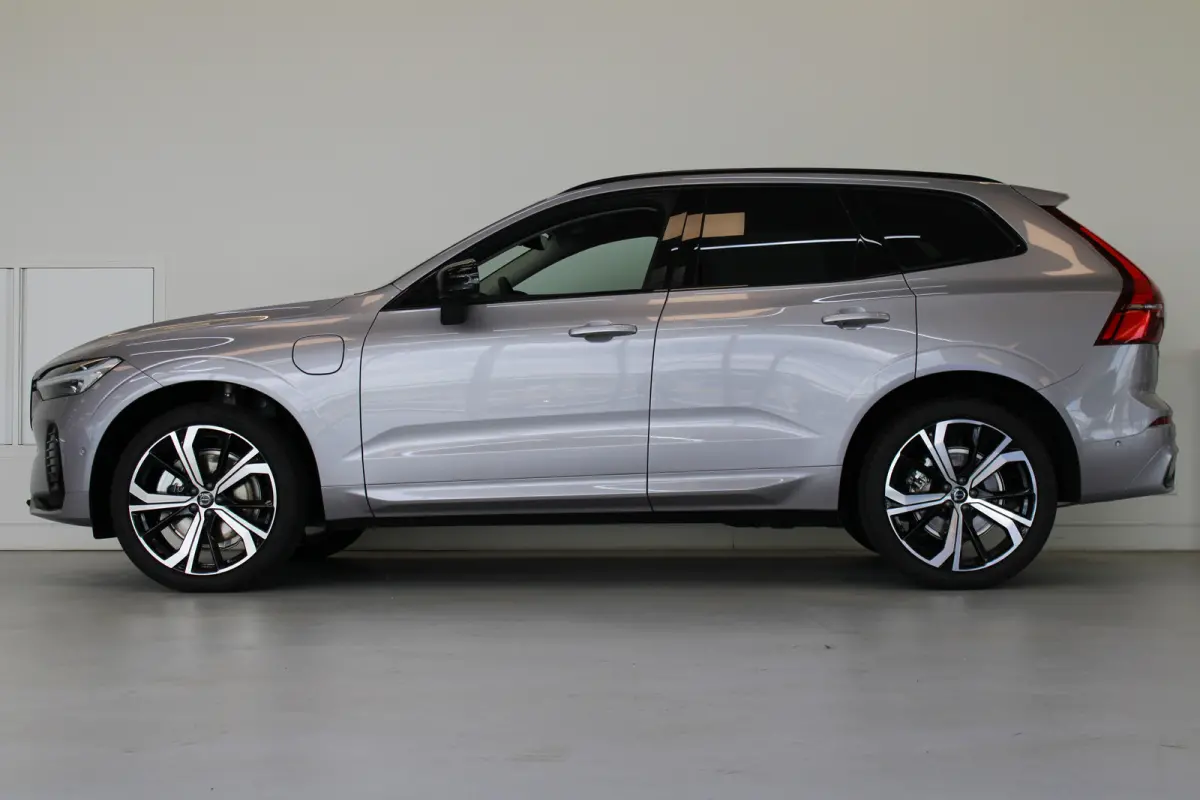 T6 350PK Plus Dark | 21'' Velgen | 360° Camera | Getint Glas | Verwarmbare voorruit | Adap Cruise | HK audio | Memory