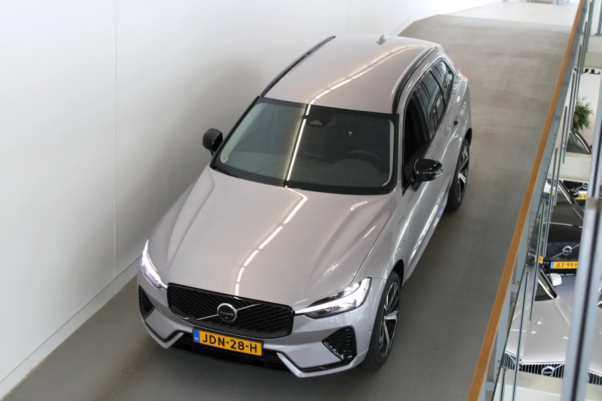 T6 350PK Plus Dark | 21'' Velgen | 360° Camera | Getint Glas | Verwarmbare voorruit | Adap Cruise | HK audio | Memory