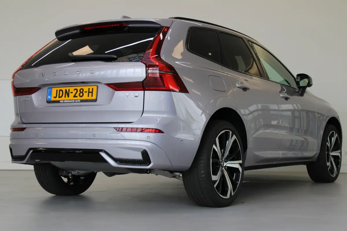 T6 350PK Plus Dark | 21'' Velgen | 360° Camera | Getint Glas | Verwarmbare voorruit | Adap Cruise | HK audio | Memory