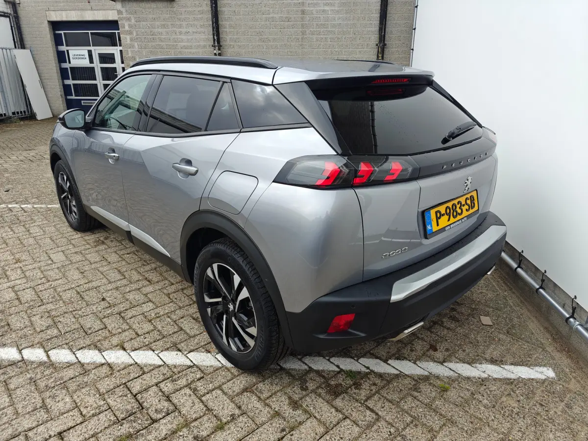 1.2 Allure | Apple Carplay / Android Auto | Achteruitrij Camera | Cruise Control | Climate Control | | Achterbank in delen neerklapbaar | Achteruitrijcamera | Airco (automatisch)