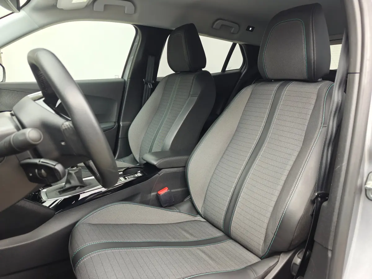 1.2 Allure | Apple Carplay / Android Auto | Achteruitrij Camera | Cruise Control | Climate Control | | Achterbank in delen neerklapbaar | Achteruitrijcamera | Airco (automatisch)