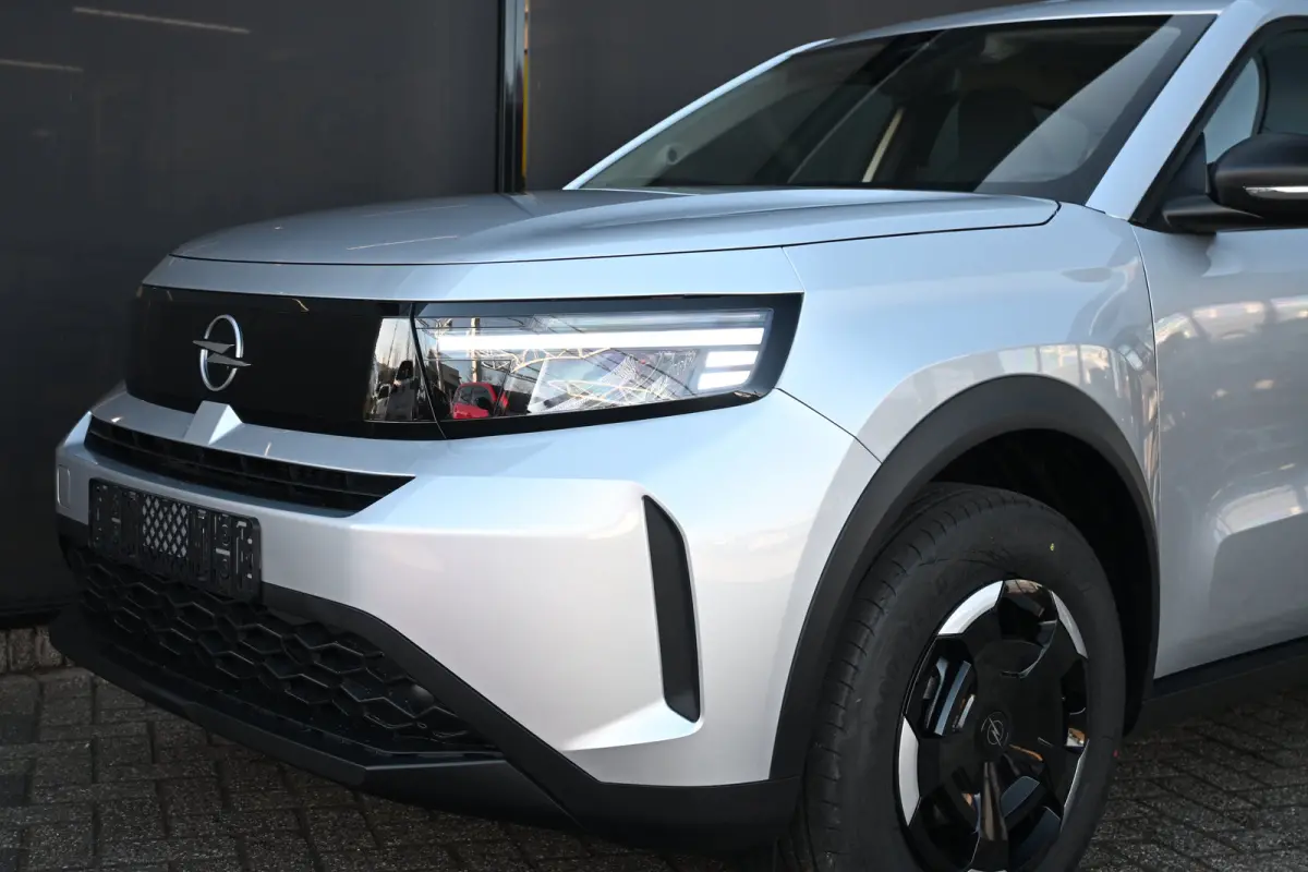 Edition 1.2 Hybrid 145pk Automaat VOORRAAD-ACTIE! | 10'' Digitaal instrumentenpaneel | LED koplampen | Parkeersensoren achter