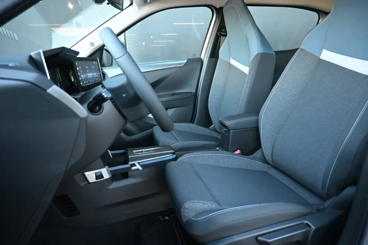 Edition 1.2 Hybrid 145pk Automaat VOORRAAD-ACTIE! | 10'' Digitaal instrumentenpaneel | LED koplampen | Parkeersensoren achter