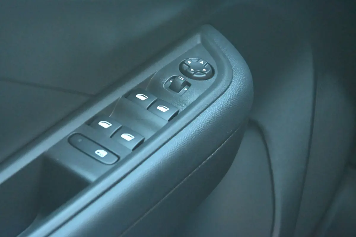Edition 1.2 Hybrid 145pk Automaat VOORRAAD-ACTIE! | 10'' Digitaal instrumentenpaneel | LED koplampen | Parkeersensoren achter