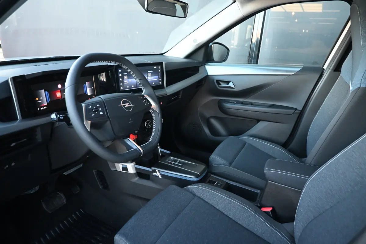 Edition 1.2 Hybrid 145pk Automaat VOORRAAD-ACTIE! | 10'' Digitaal instrumentenpaneel | LED koplampen | Parkeersensoren achter