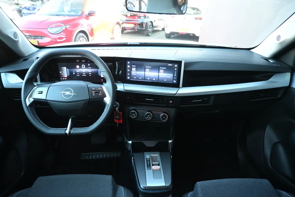 Edition 1.2 Hybrid 145pk Automaat VOORRAAD-ACTIE! | 10'' Digitaal instrumentenpaneel | LED koplampen | Parkeersensoren achter