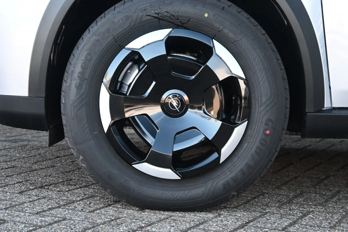 Edition 1.2 Hybrid 145pk Automaat VOORRAAD-ACTIE! | 10'' Digitaal instrumentenpaneel | LED koplampen | Parkeersensoren achter