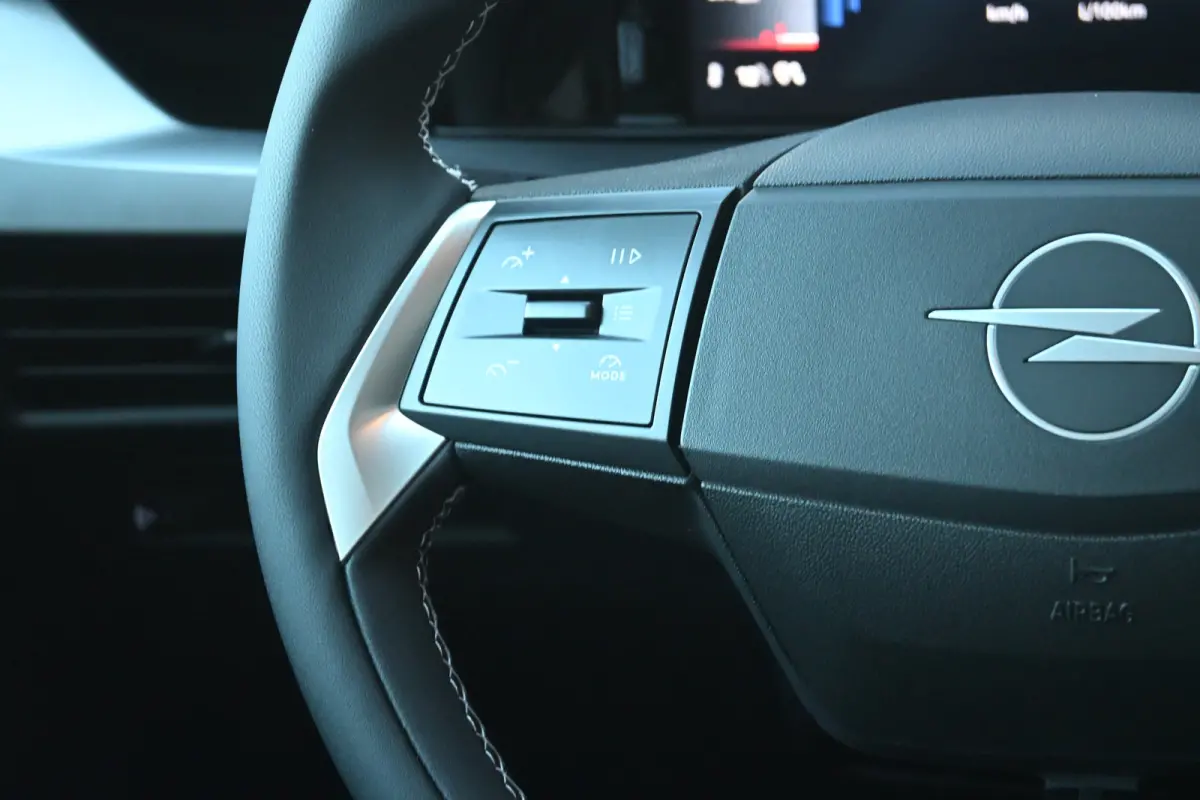 Edition 1.2 Hybrid 145pk Automaat VOORRAAD-ACTIE! | 10'' Digitaal instrumentenpaneel | LED koplampen | Parkeersensoren achter