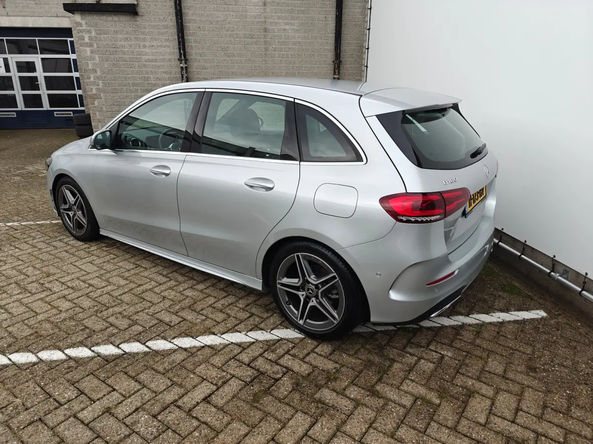 180 Business Solution AMG | AMG | Camera achter | Carplay | Navigatie | Verwarmbare stoelen voor | AMG-styling | Achterbank in delen neerklapbaar | Achteruitrijcamera