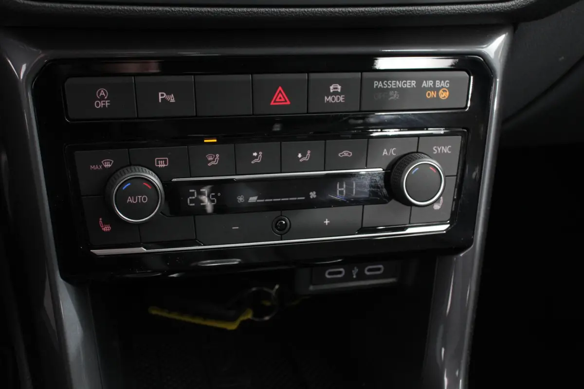 1.5 TSI DSG Style Team Navigatie Apple Carplay/Android Auto Adaptive cruise control Parkeersensoren Camera Stoelverwarming Virtual Cockpit Keyless Entry Lane assist Privacy glas