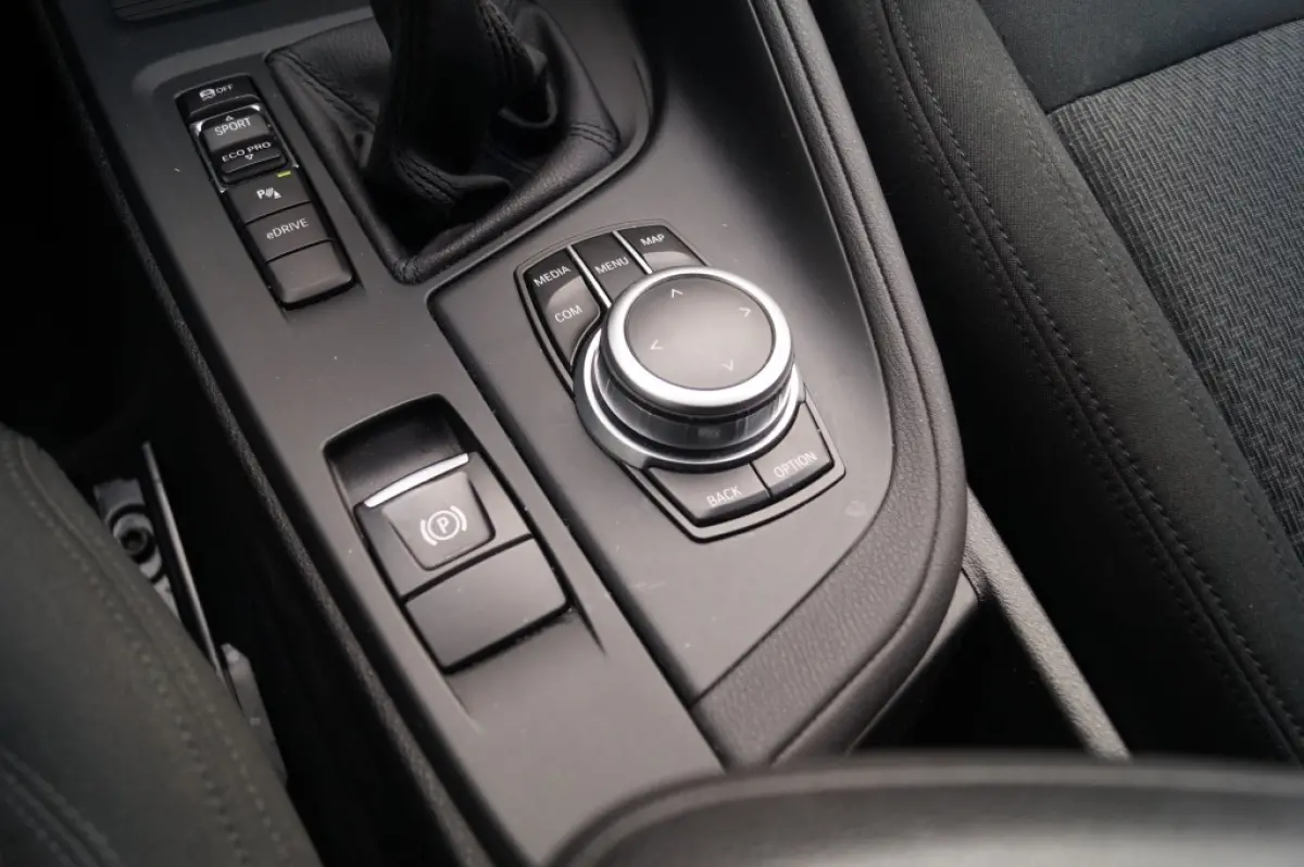 xDrive25e Executive -NAVI-ECC-HUD-CAM-PDC-
