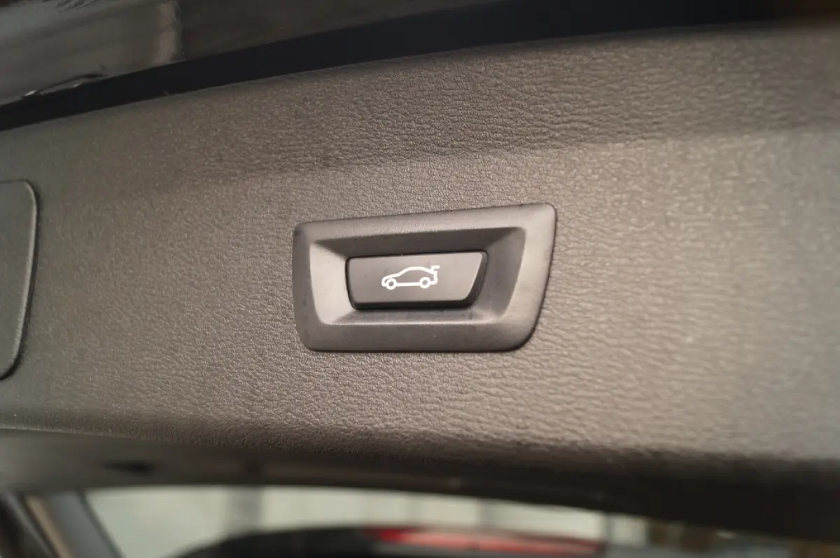 xDrive25e Executive -NAVI-ECC-HUD-CAM-PDC-